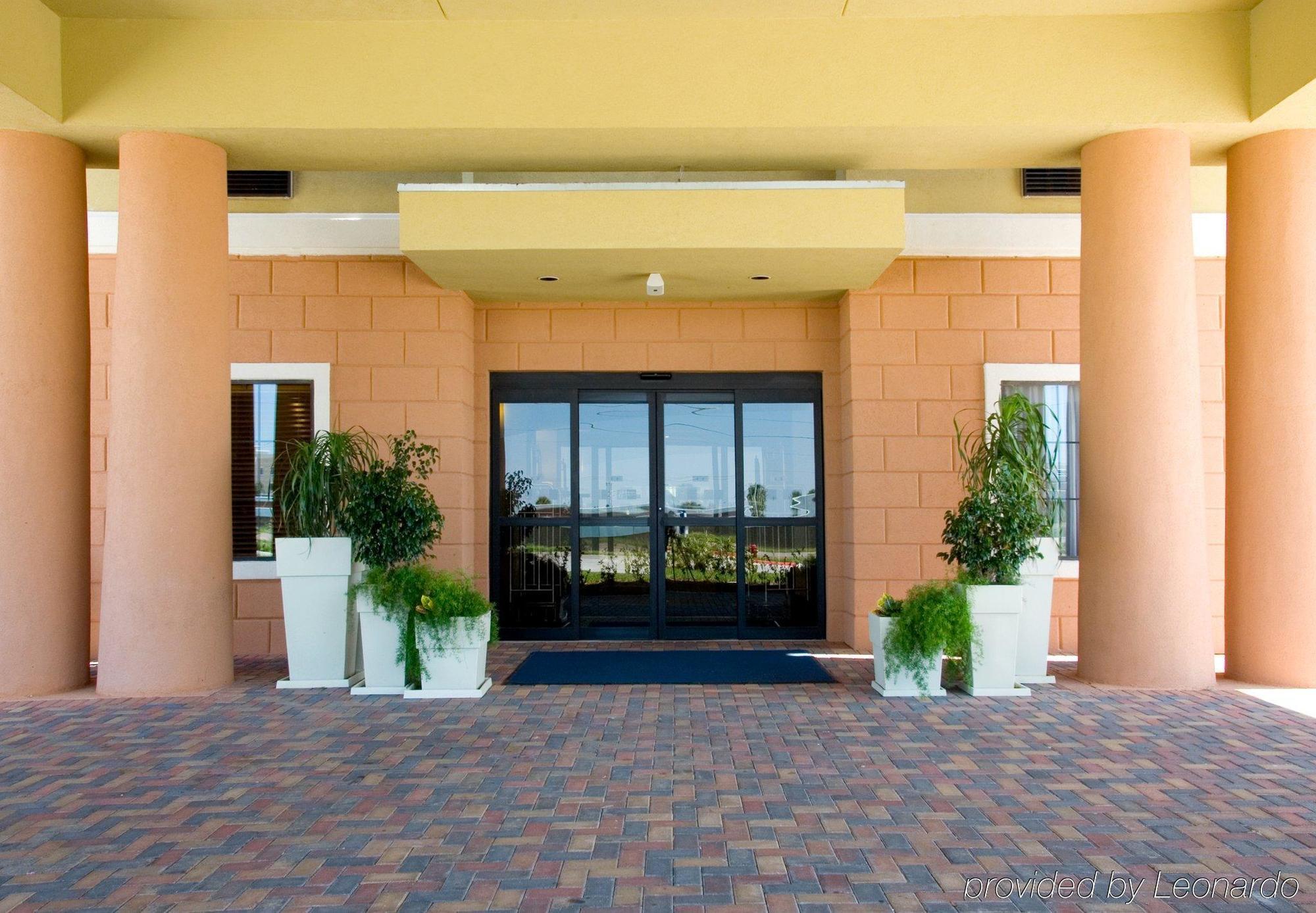 Holiday Inn Express Hotel And Suites Kingsville By Ihg Eksteriør billede